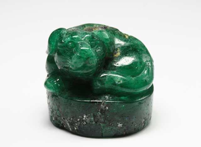 Emerald (Beryl) - Dog - 225.949 ct