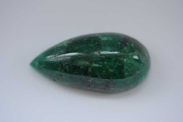 Emerald (Beryl) - Pear cabochon - 25.950 ct
