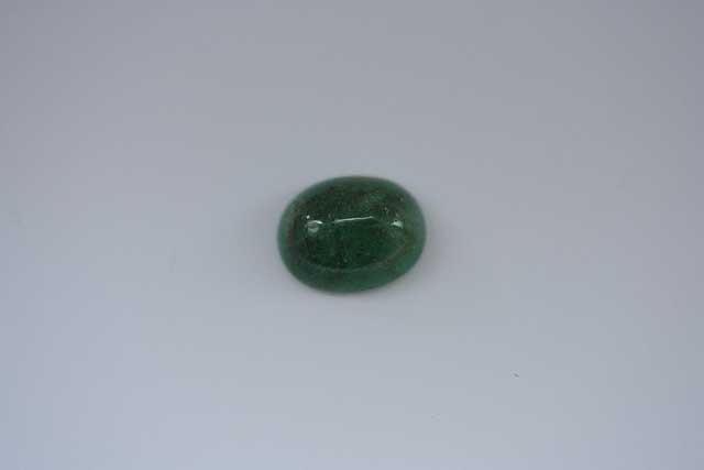 Emerald (Beryl) - Oval cabochon - 1.760 ct