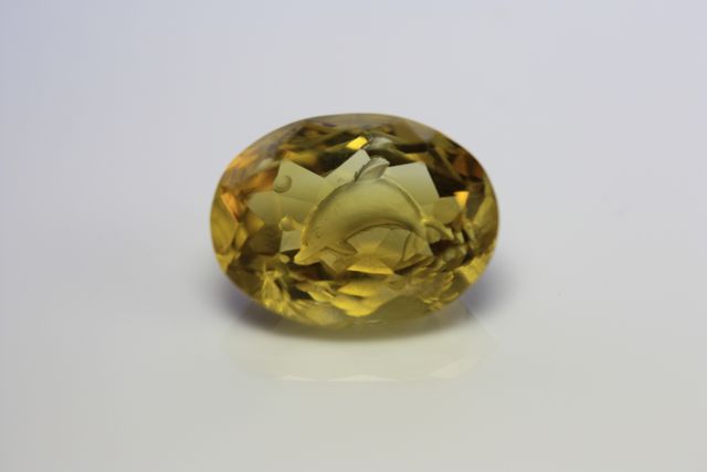 Citrin - Oval 6.495 cts - Dolphin