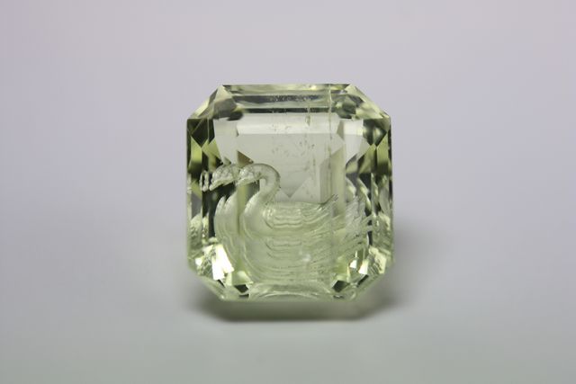 Heliodore beryl - Square 19.135 cts - Swan